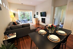 Healesville House - Magnolia House