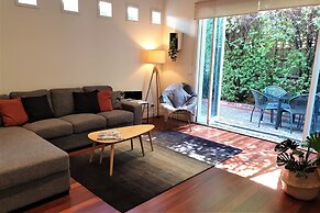 Healesville House - Magnolia House