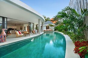 Seminyak White Design Villa