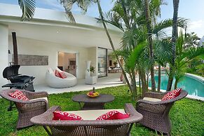 Seminyak White Design Villa