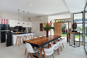 Seminyak White Design Villa