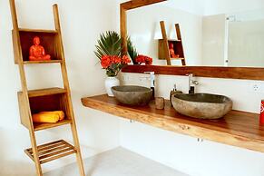 Seminyak White Design Villa