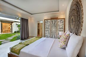 Seminyak White Design Villa