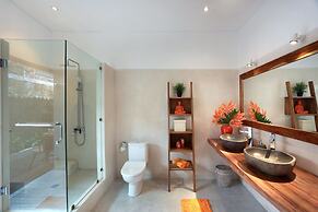 Seminyak White Design Villa