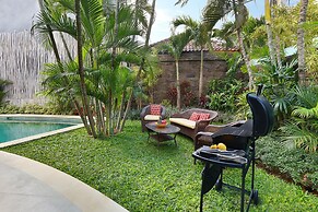 Seminyak White Design Villa