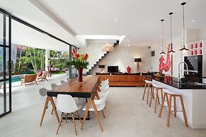 Seminyak White Design Villa