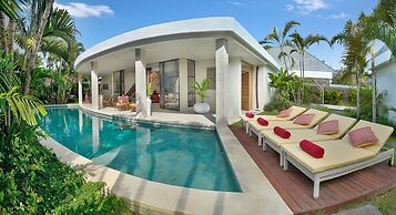Seminyak White Design Villa