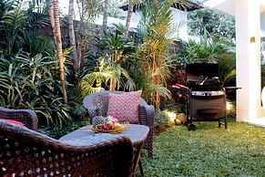 Seminyak White Design Villa