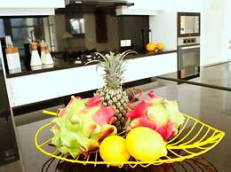 Seminyak White Design Villa