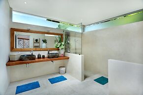 Seminyak White Design Villa