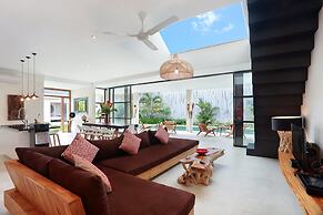 Seminyak White Design Villa