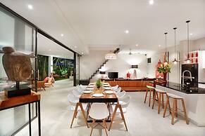 Seminyak White Design Villa
