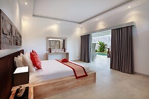 Seminyak White Design Villa