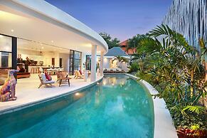 Seminyak White Design Villa