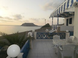 Blue and White Studios & Apartments