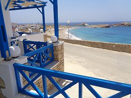 Blue and White Studios & Apartments