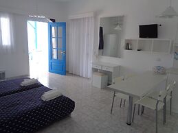 Blue and White Studios & Apartments