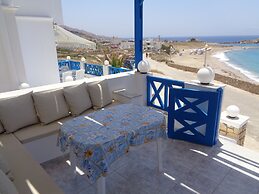 Blue and White Studios & Apartments