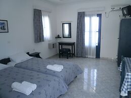 Blue and White Studios & Apartments