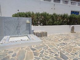 Blue and White Studios & Apartments