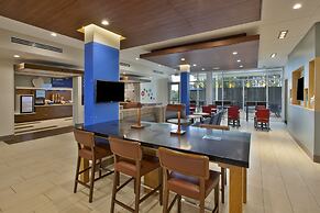 Holiday Inn Express & Suites South Hill by IHG