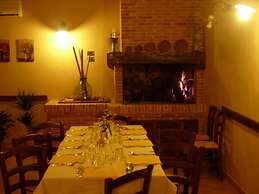 Angelucci Agriturismo con Camere e Agri Camping