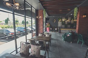 V3 Hotel & Residence Seri Alam