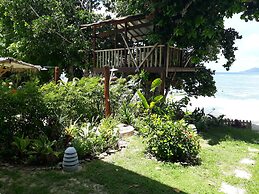 La Digue Luxury Beach Bungalow Spa & Gym