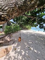 La Digue Luxury Beach Bungalow Spa & Gym