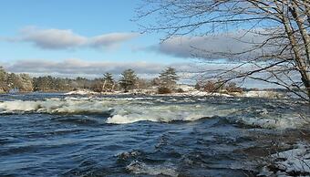 The Burleigh Falls Inn & Suites