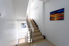 Rusville Hotel & Residences