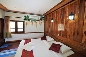 Khaothone River View Resort