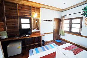 Khaothone River View Resort