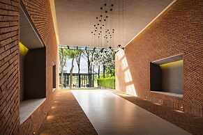 Cross Chiang Mai Riverside