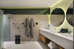 Cross Chiang Mai Riverside