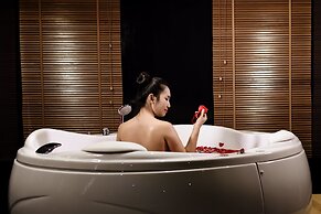 Cross Chiang Mai Riverside