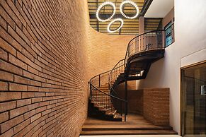 Cross Chiang Mai Riverside