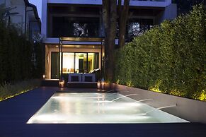 Cross Chiang Mai Riverside