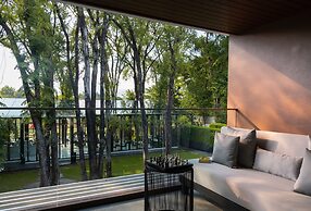 Cross Chiang Mai Riverside