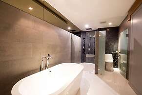 Cross Chiang Mai Riverside