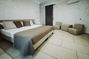 Bee Queen Hotel