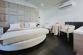 Bee Queen Hotel