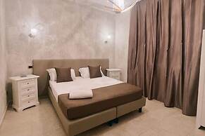 Bee Queen Hotel