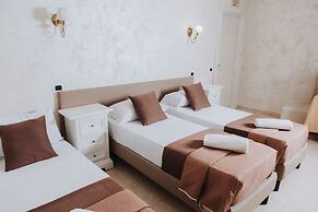Bee Queen Hotel