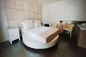 Bee Queen Hotel