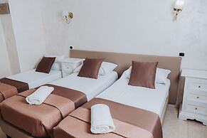 Bee Queen Hotel