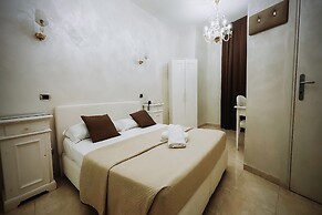 Bee Queen Hotel