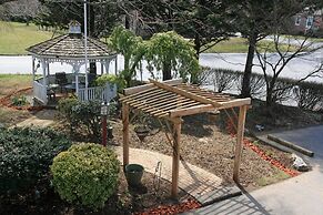 Carriage Corner Bed & Breakfast