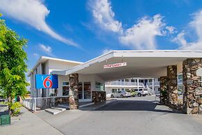 Motel 6 San Bernardino, CA - Downtown