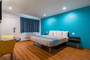 Motel 6 San Bernardino, CA - Downtown